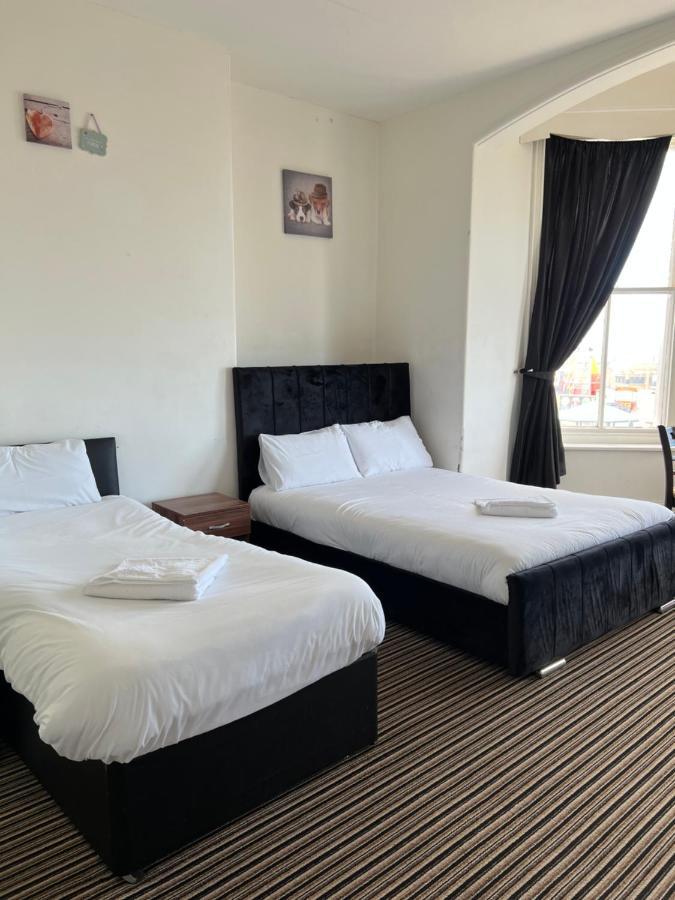 Sand Beach Hotel Rhyl Bagian luar foto